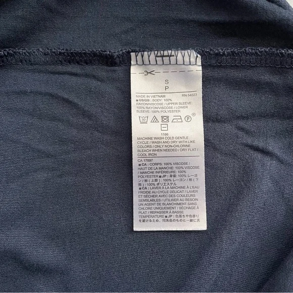 Banana Republic Navy Blouse Top with Pleated Sleeves - Picture 6 of 6